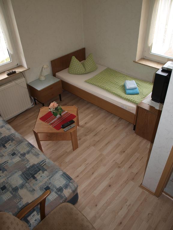 Die Froehliche Einkehr Pension Siebenlehn Ruang foto